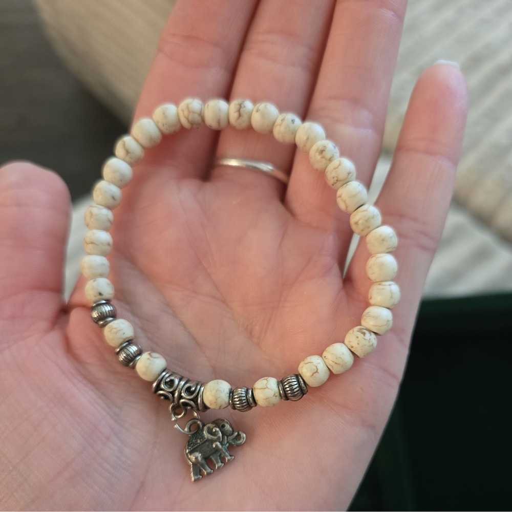 Boho White Howlite Beaded Stretch Bracelet Antique Silver tone Elephant Charm